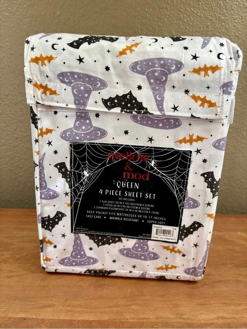 Mellow & Mod Witch Hats & Bats Halloween Queen 4-Piece Sheet Set, NEW